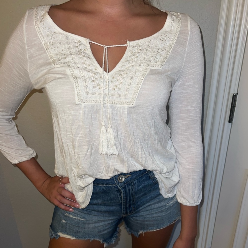 white casual top